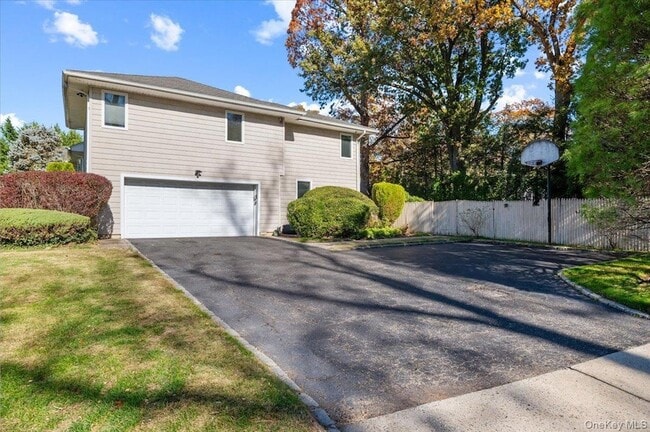 Photo - 25 Belmont Dr W House