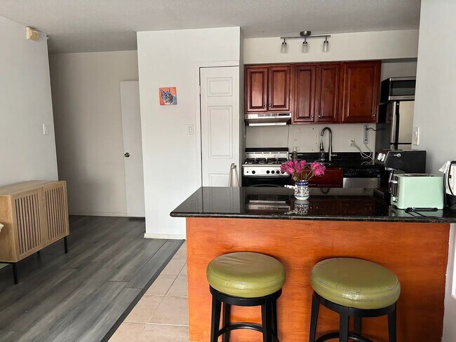 Foto del edificio - BRIGHT 1 BED 1 BATH in Rittenhouse ALL UTI...