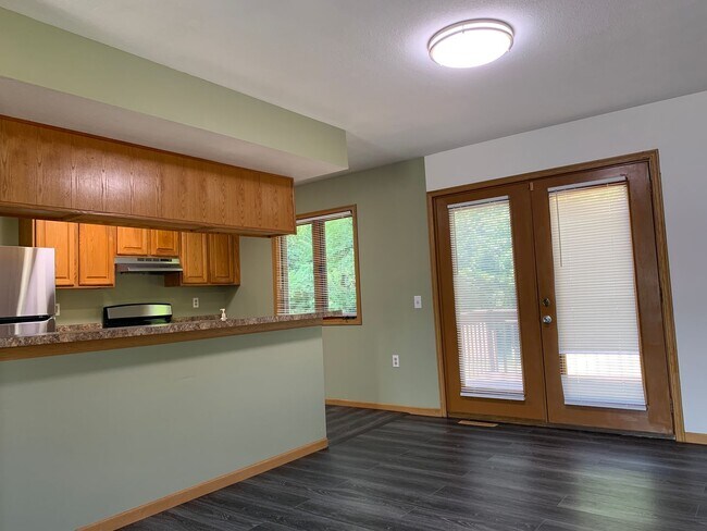 Building Photo - Beautiful 3-bedroom