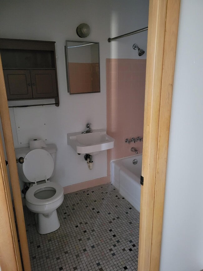 Building Photo - 6521