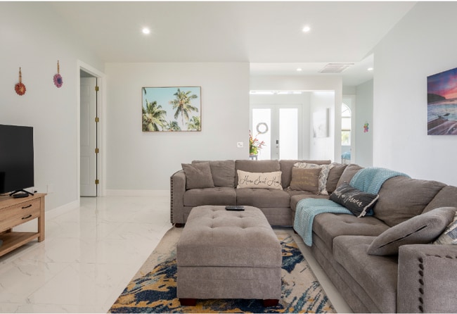 Building Photo - 8357 Tahiti Rd