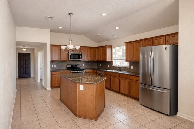 Foto del edificio - 17715 Barton Point Ln