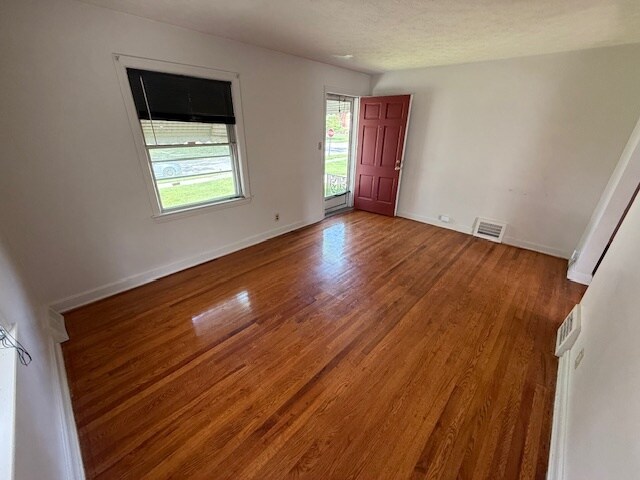 Foto del edificio - 5533 Beechwood Ave