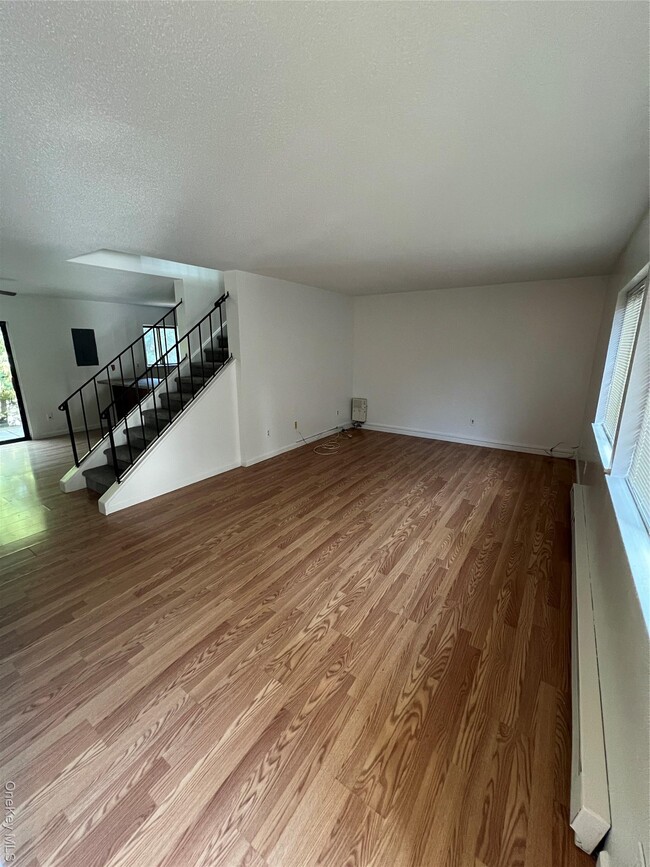 Building Photo - 7 Hudson Heights Dr