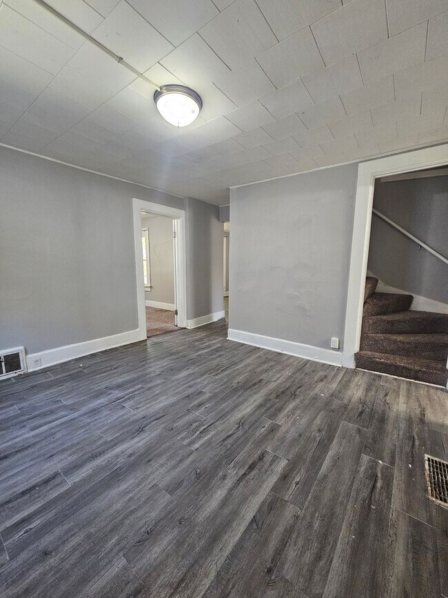 Foto del edificio - There is a $25 fee per application and everyone over 18 needs to fill out their own application.