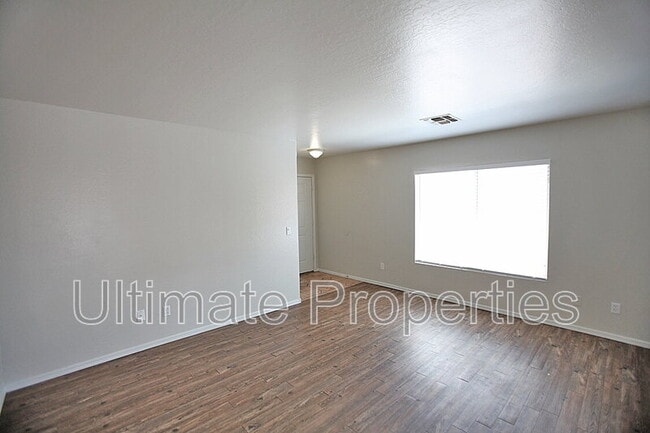 Foto del edificio - 12203 W Windrose Dr