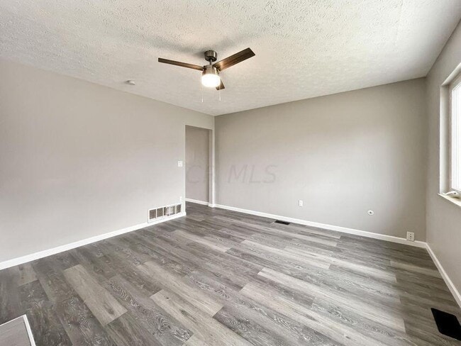 Building Photo - 8969 Canoe Dr