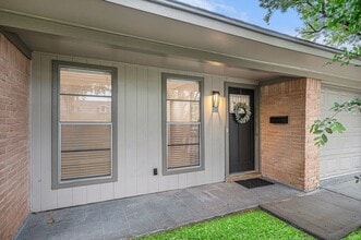 Building Photo - 5511 Loch Lomond Dr