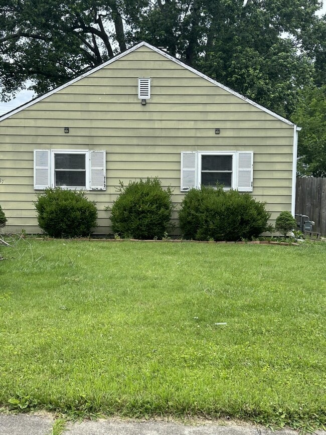 Building Photo - 937 Meadow Ln