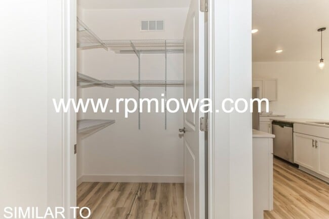 Building Photo - NEW CONSTRUCTION!! 4 Bed, 3 Bath Home in Urbandale