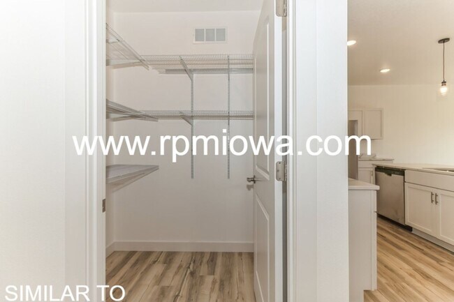 Foto del edificio - NEW CONSTRUCTION!! 4 Bed, 3 Bath Home in Urbandale