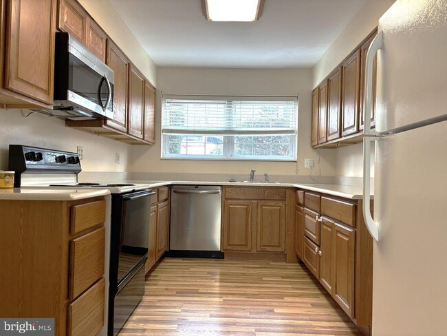 Building Photo - 428 Montemar Ave