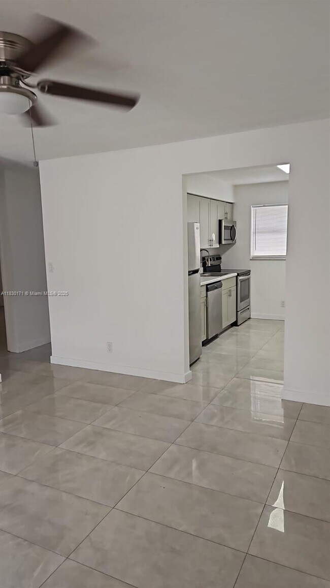 Foto del edificio - 1051 NW 27th Ave