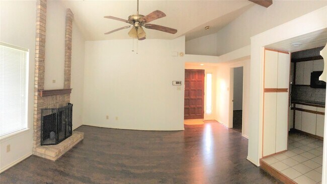 Foto del edificio - 18040 Midway Rd
