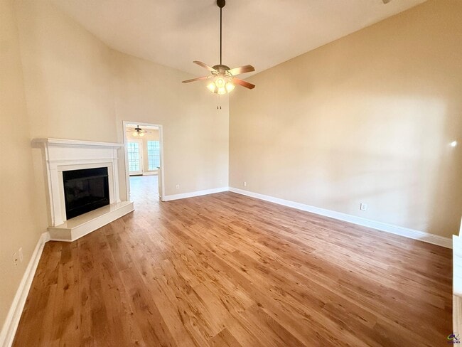 Foto del edificio - 200 Vining Way