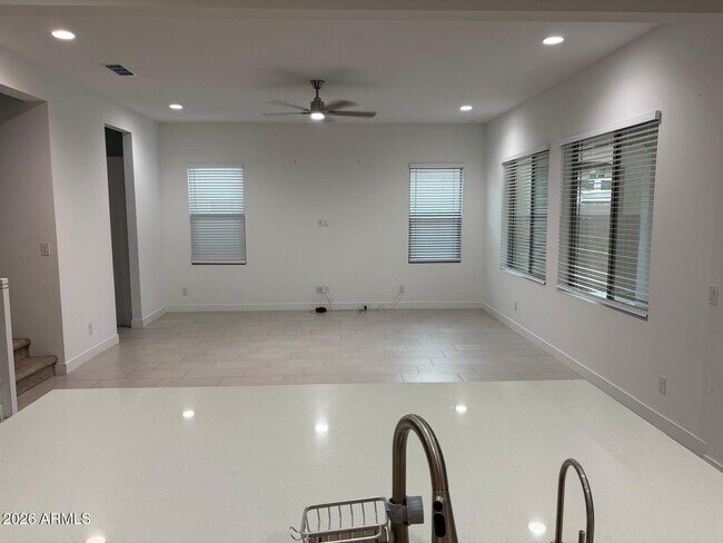 Building Photo - 7710 W Crabapple Dr