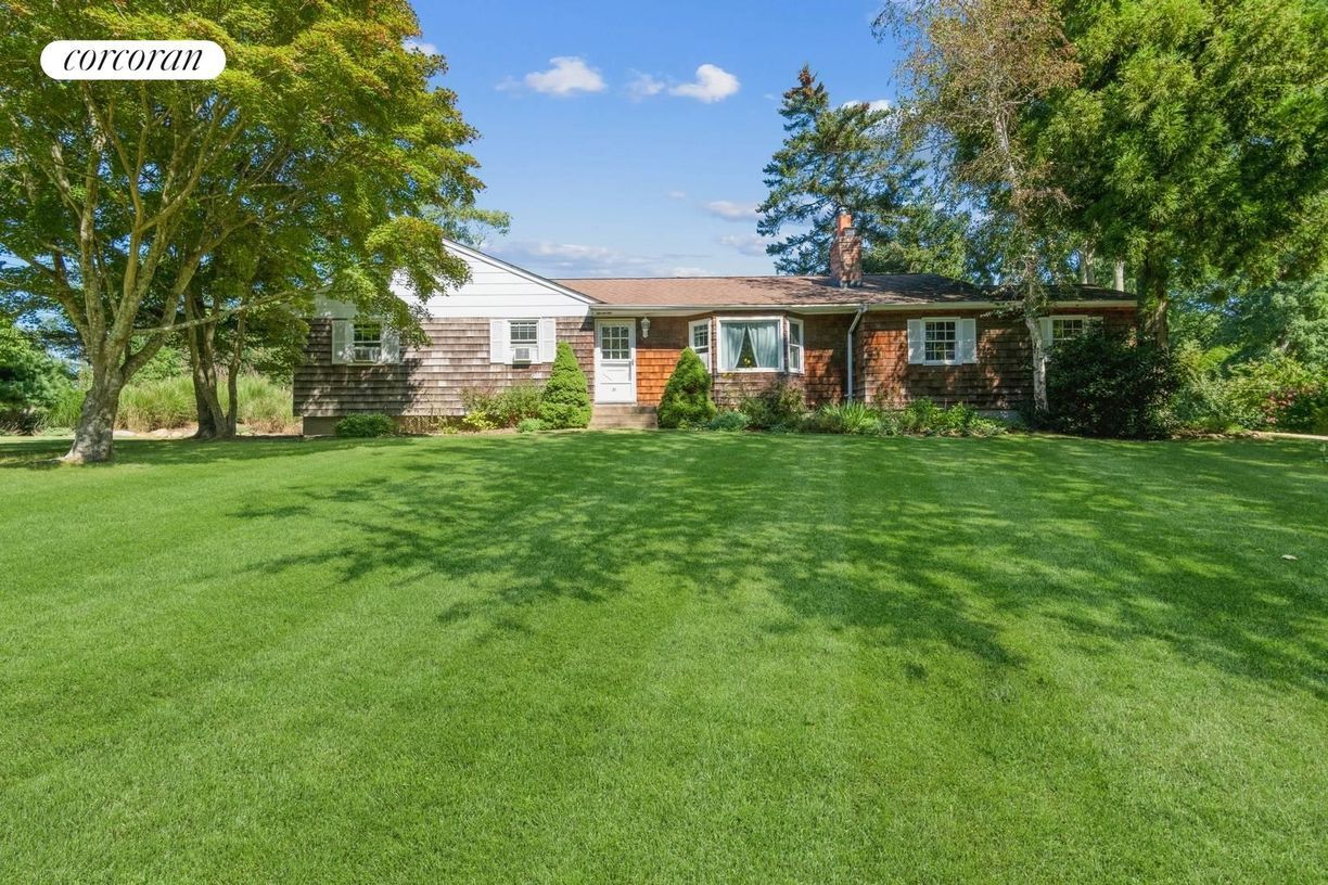 21 Lake Dr, Shelter Island, NY 11964 House Rental in Shelter Island