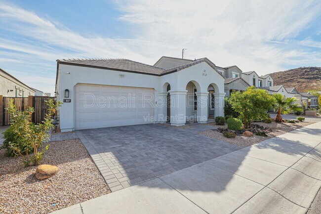 Foto del edificio - 2037 East Charlotte Dr