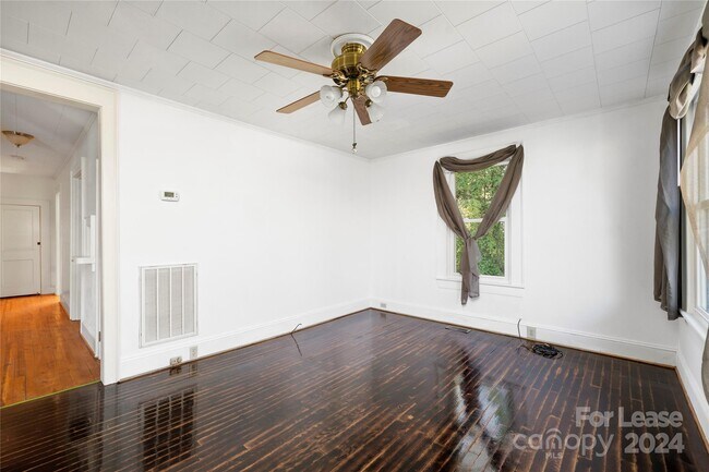 Building Photo - 508 N Spring Ave