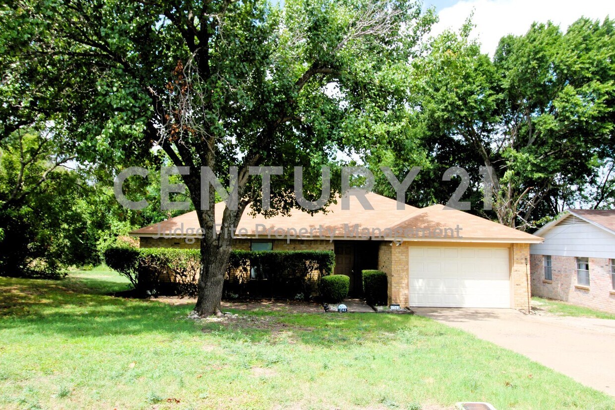 Primary Photo - Charming 3/2/1 in Duncanville For Rent!