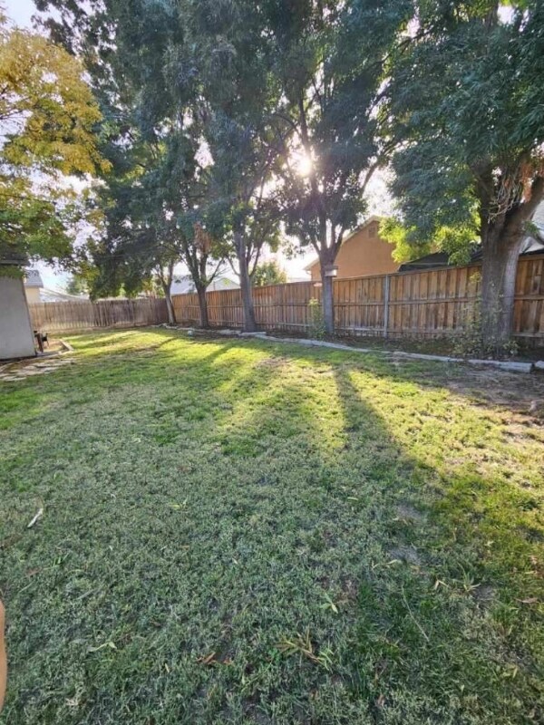 Building Photo - 1075 Sorrel Ave