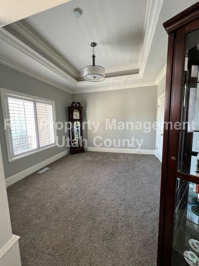 Foto del edificio - Stunning Spacious Pleasant Grove Home