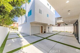 Building Photo - 5251 Agnes Avenue 3