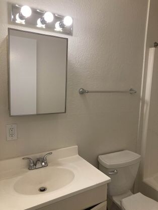 Foto del edificio - 4783 Violet Rd