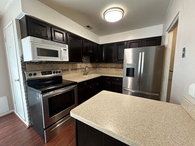 Building Photo - 3-Bedroom Townhome Near Little Creek Naval...