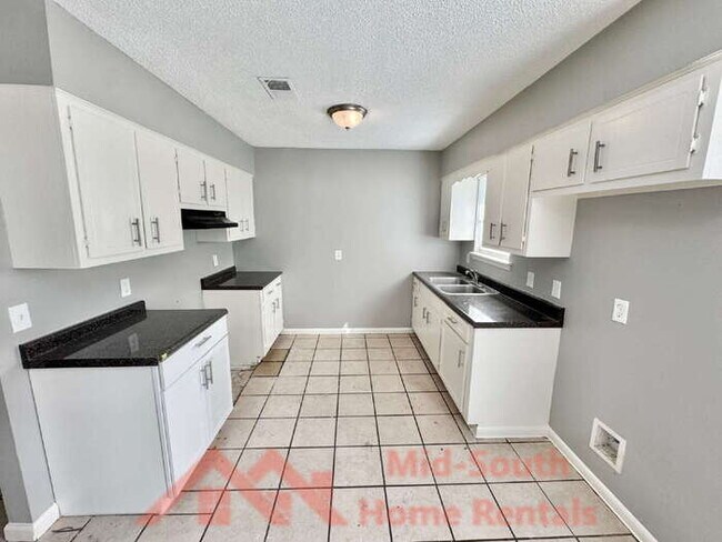 Building Photo - 5168 Corkwood Dr