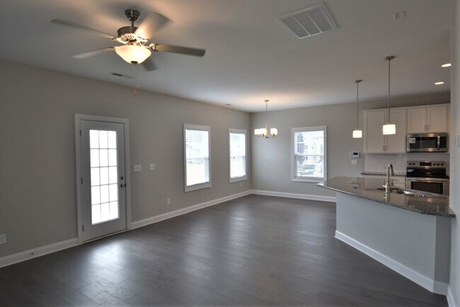Foto del edificio - 107 Hanover Ct.