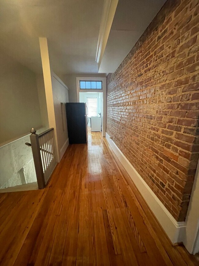 Building Photo - 123.5 S Ma