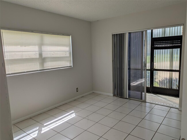 Building Photo - 4133 NW 88th Ave