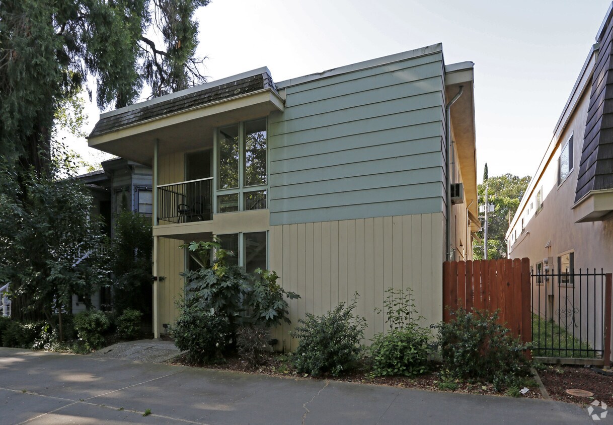 Building Photo - 2118 H St