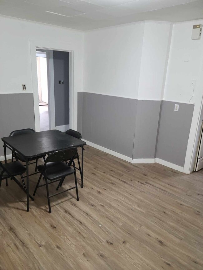 Building Photo - 37 Erchles St