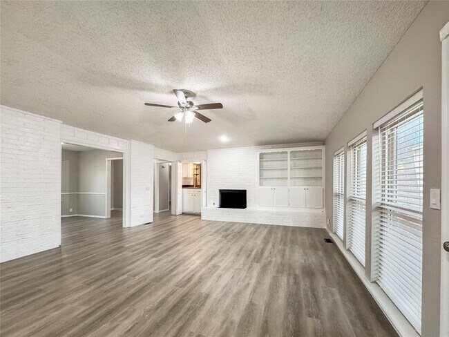 Foto del edificio - 2108 Shorewood Ln