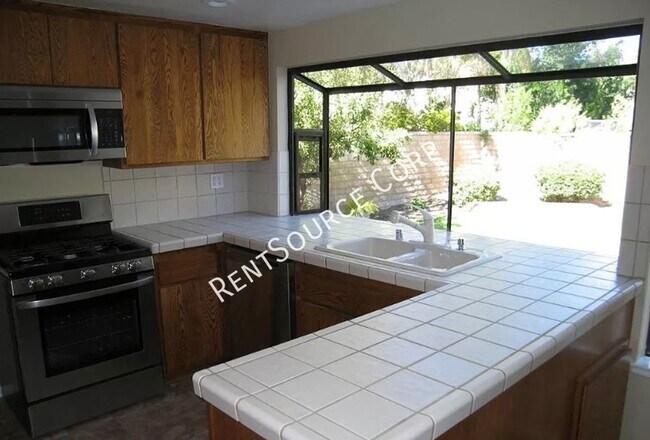 Foto del edificio - 4 Bedroom House for Lease located in Valencia