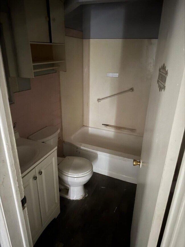 Building Photo - 3 Bedroom 1 Bathroom House For lease Welco...