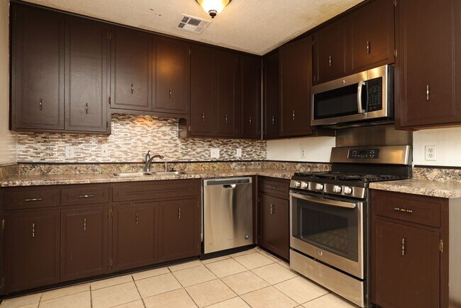 Foto del edificio - 5731 Roxboro Dr