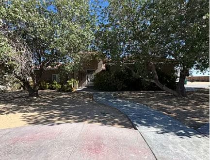 Foto del edificio - 9653 Denhart Ave