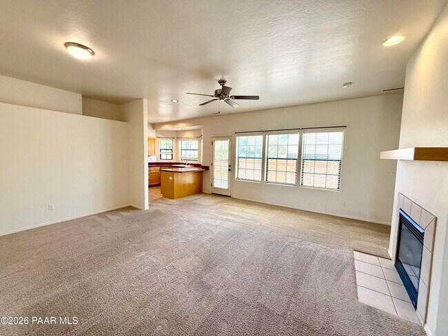 Foto del edificio - 1210 Gardenia Ln