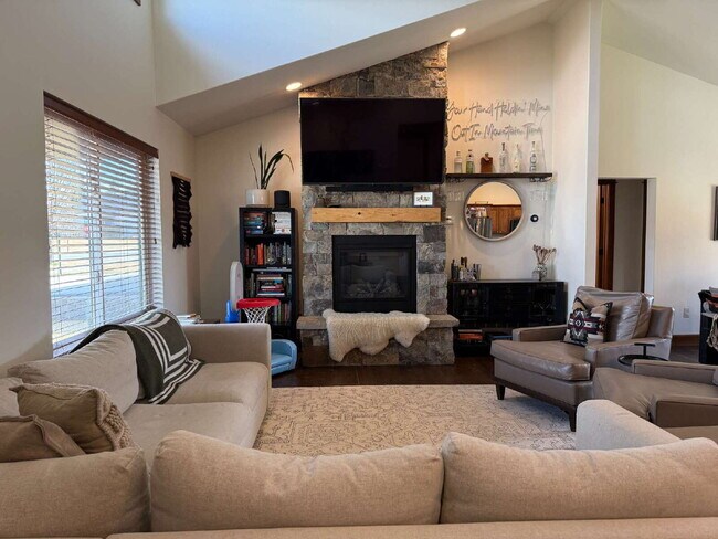 Foto del edificio - Stunning Single Level Home with Sprawling Fenced Yard