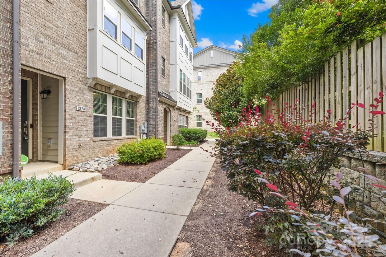 Foto principal - 1228 Madison Towns Ln