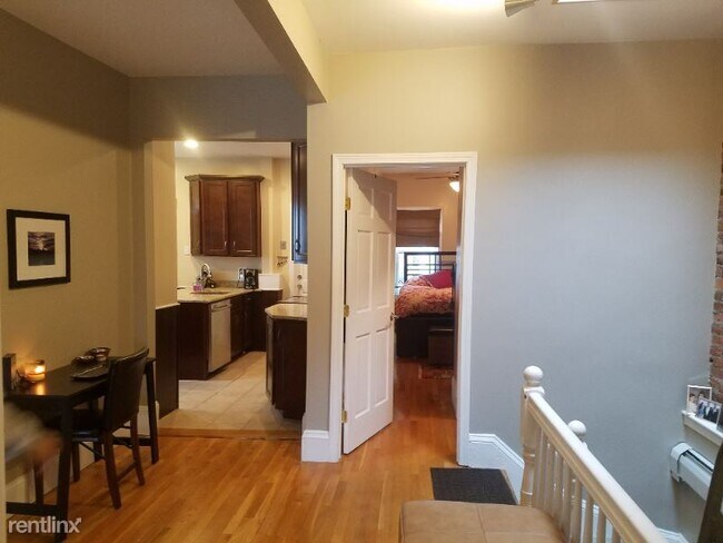 Building Photo - 3 br, 1 bath Condo - 430 East 6th ST 3 Unit 3