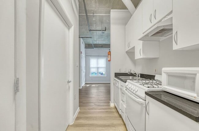 Building Photo - 1300 N St NW