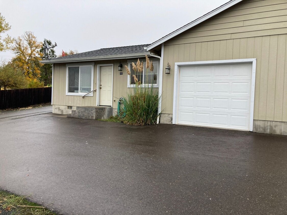 2 br, 1 bath House 161 Barron Ct House Rental in Roseburg, OR