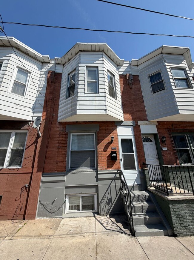 Move-In Ready 3BR/1BA South Philly Rowhome with In-Unit Laundry — 3BR Housing Choice Vouchers Wel... - Move-In Ready 3BR/1BA South Philly Rowhome with In-Unit Laundry — 3BR Housing Choice Vouchers Wel...