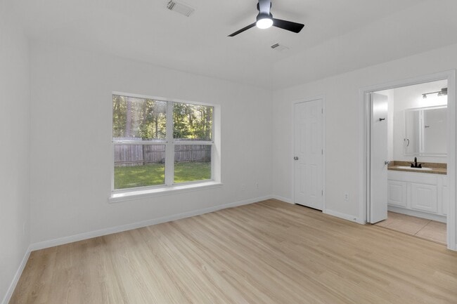 Building Photo - 16413 Danika Oak