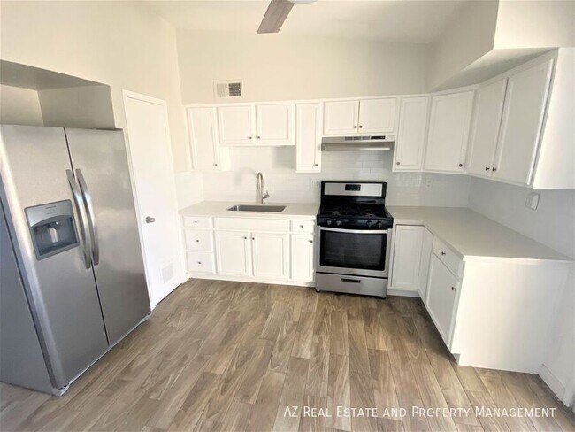 Building Photo - 7035 E Wilshire Dr