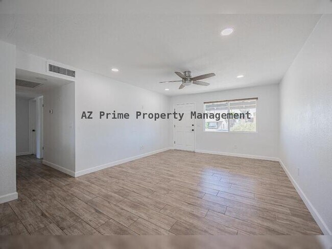 Foto del edificio - 12802 N 38th St